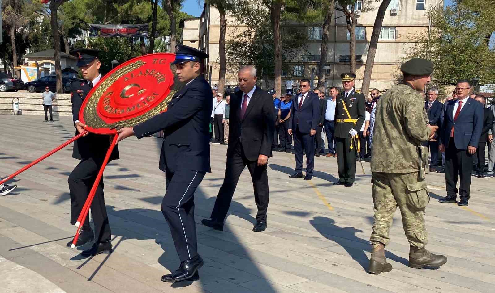 Manisa ilçelerinde 30 Ağustos coşkusu
