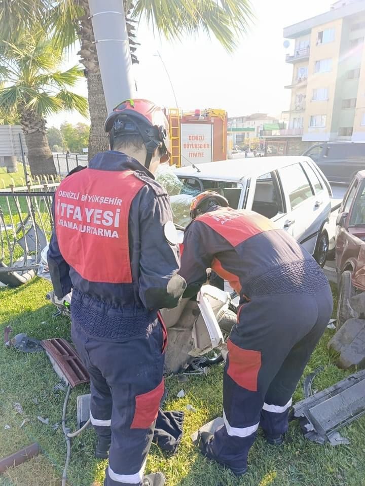 Araca çarptıktan sonra refüje çıkarak durabildi
