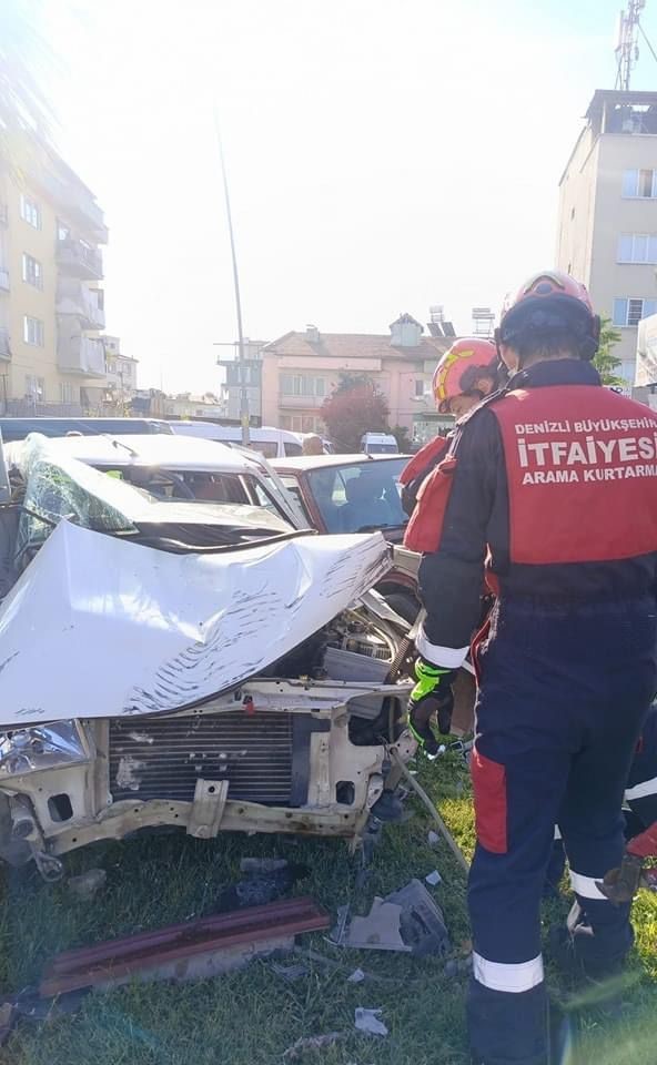 Araca çarptıktan sonra refüje çıkarak durabildi
