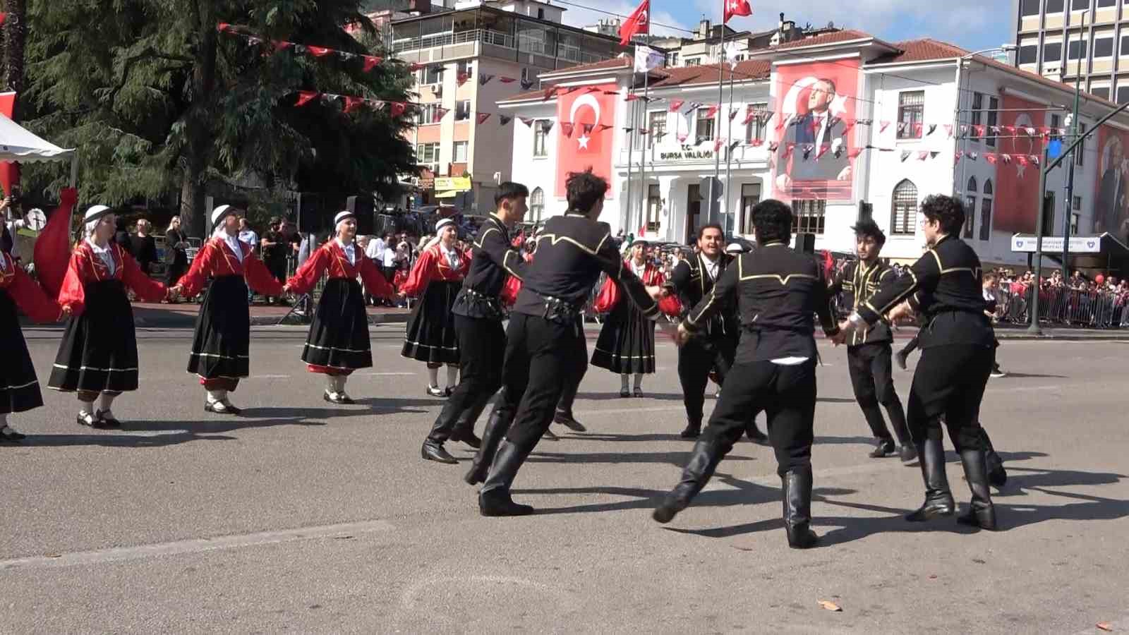 30 Ağustos Zafer Bayramı’nın 102. yılı Bursa’da coşkuyla kutlandı
