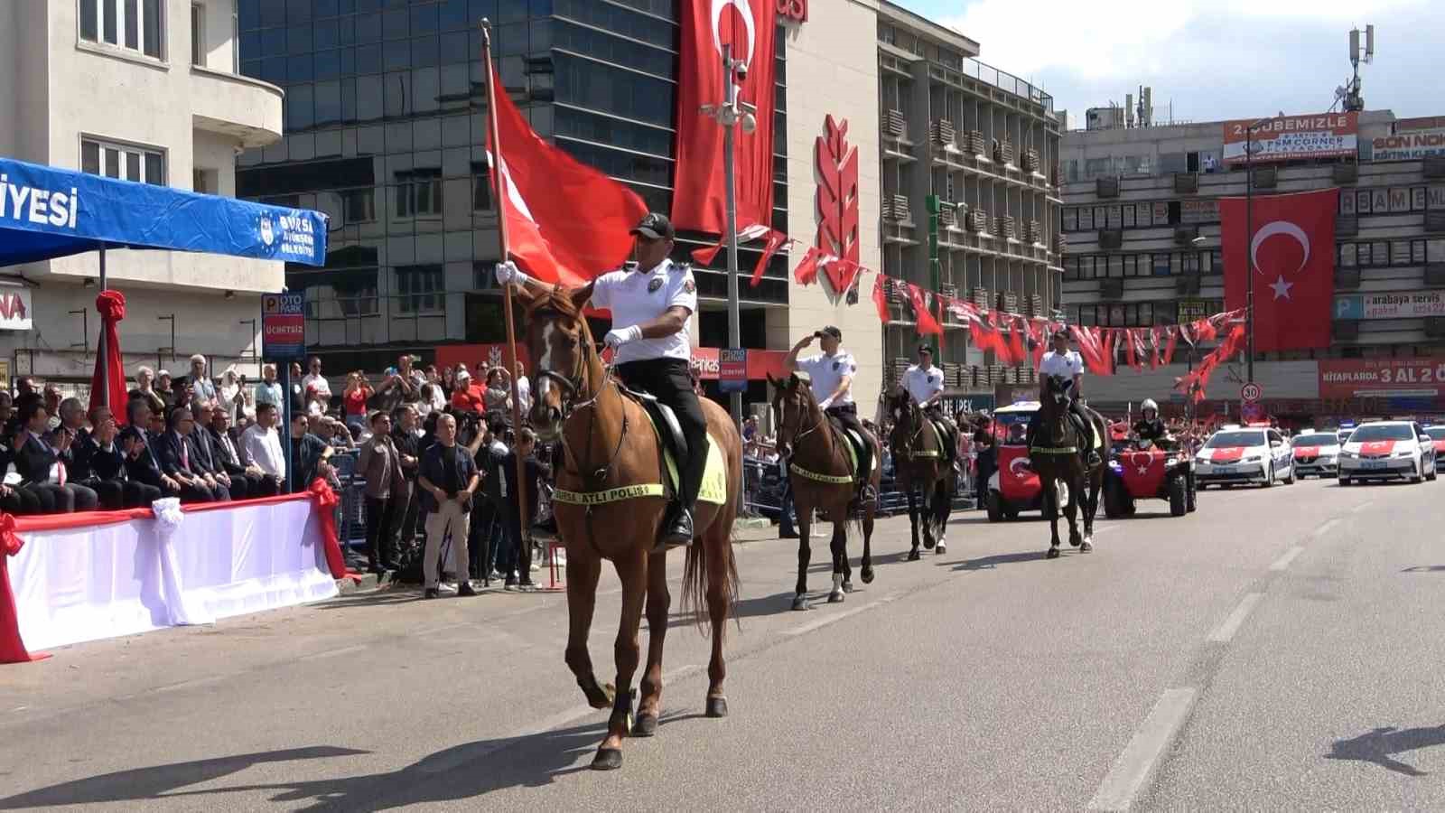 30 Ağustos Zafer Bayramı’nın 102. yılı Bursa’da coşkuyla kutlandı
