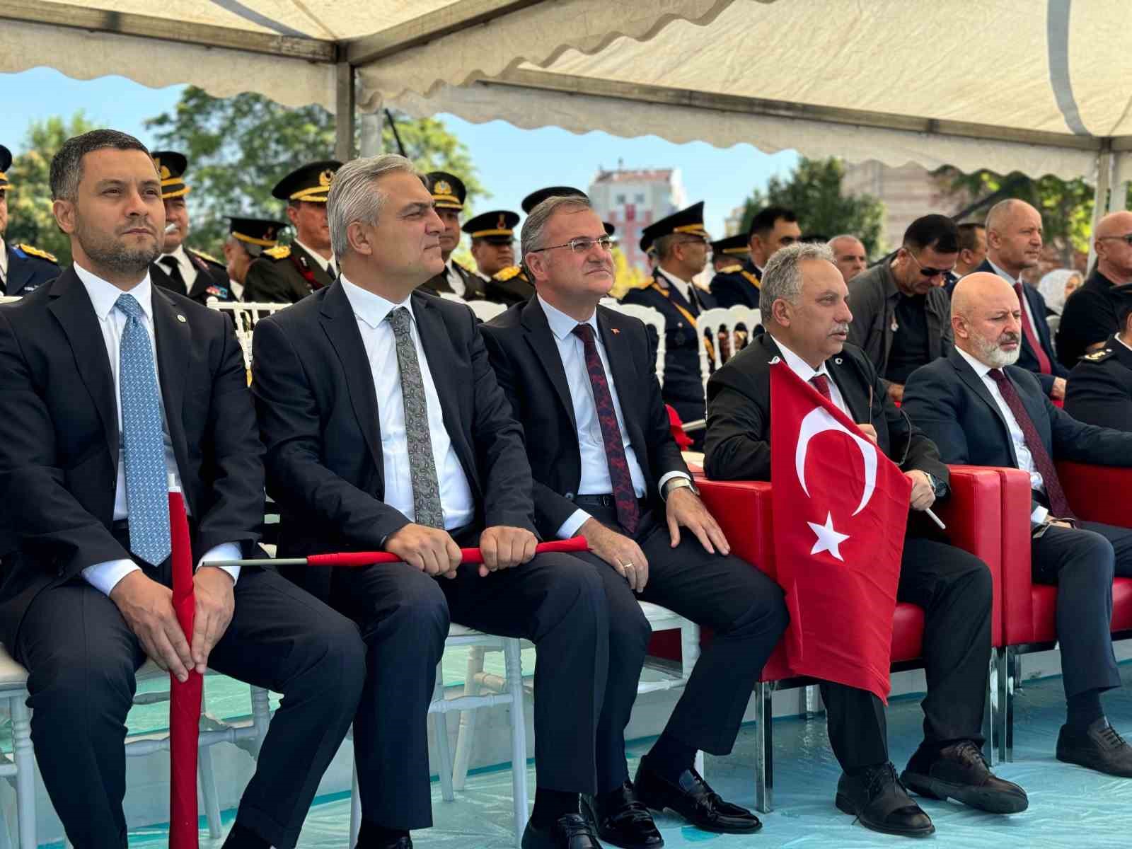 Başkan Özdoğan’dan kutlamalarda ’güçlü ordu’ mesajı
