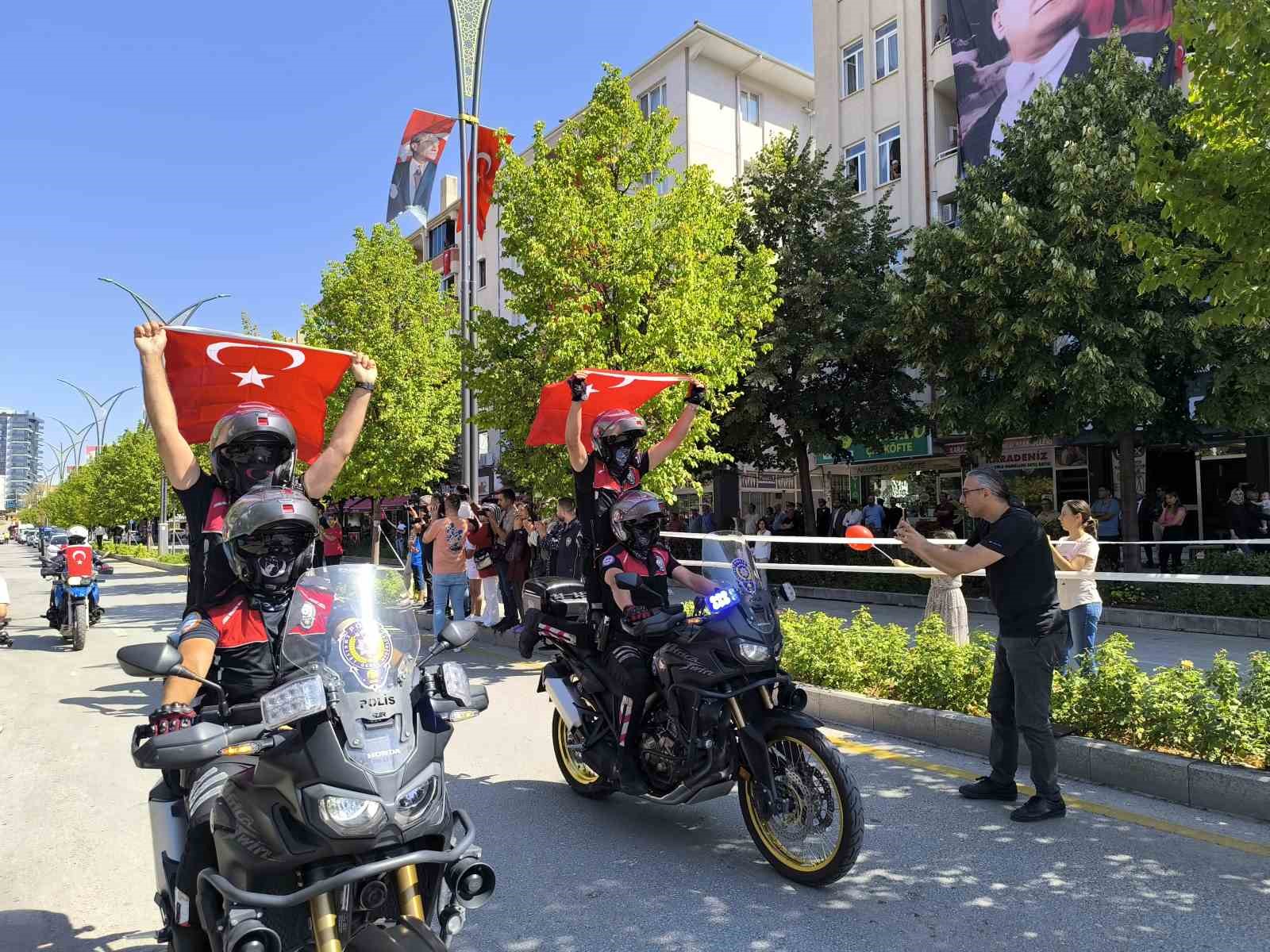 30 Ağustos Zafer Bayramı kutlamalarında Jandarma gösterisi beğeni topladı
