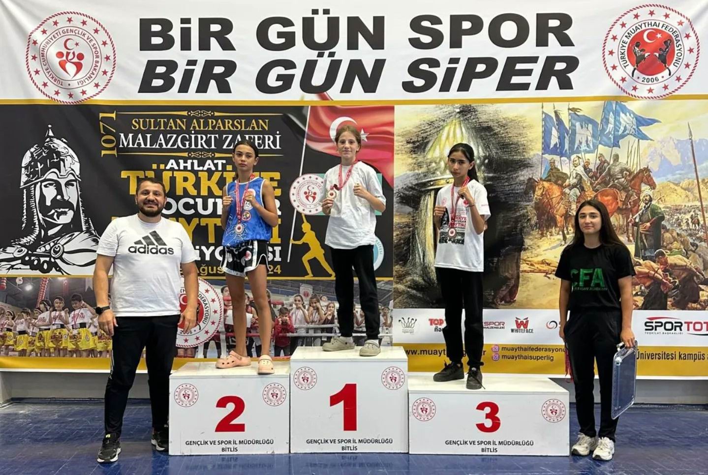 İlkadımlı sporcular Bitlis’ten madalyayla döndü
