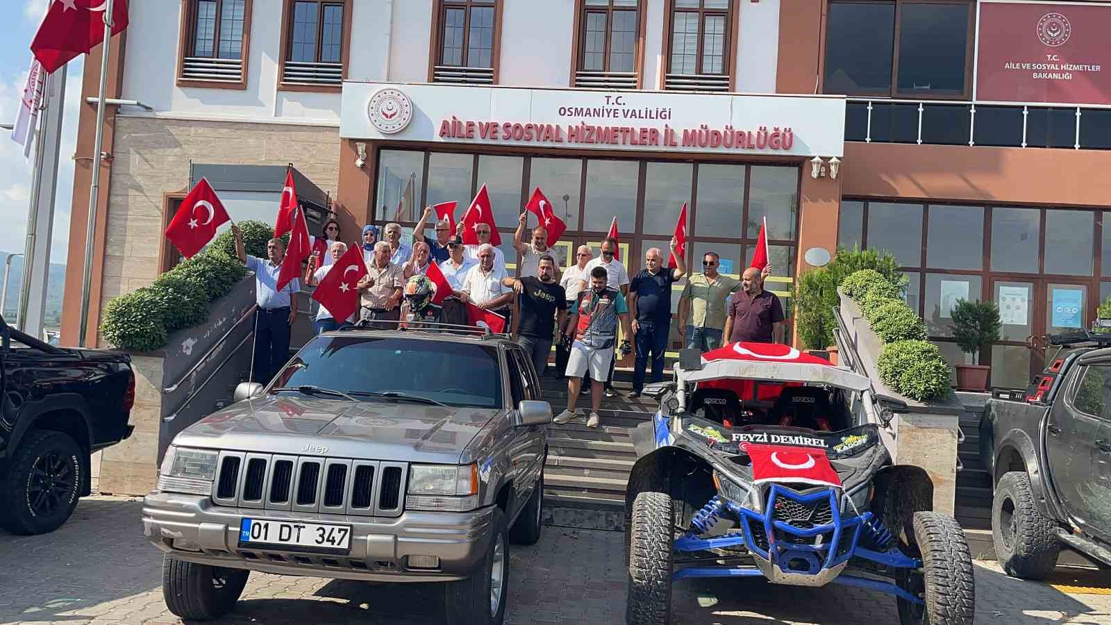 Şehit babaları ve gaziler, 2 bin 200 rakımlı Keldaz Dağı’nın zirvesinde zafer coşkusunu yaşadı
