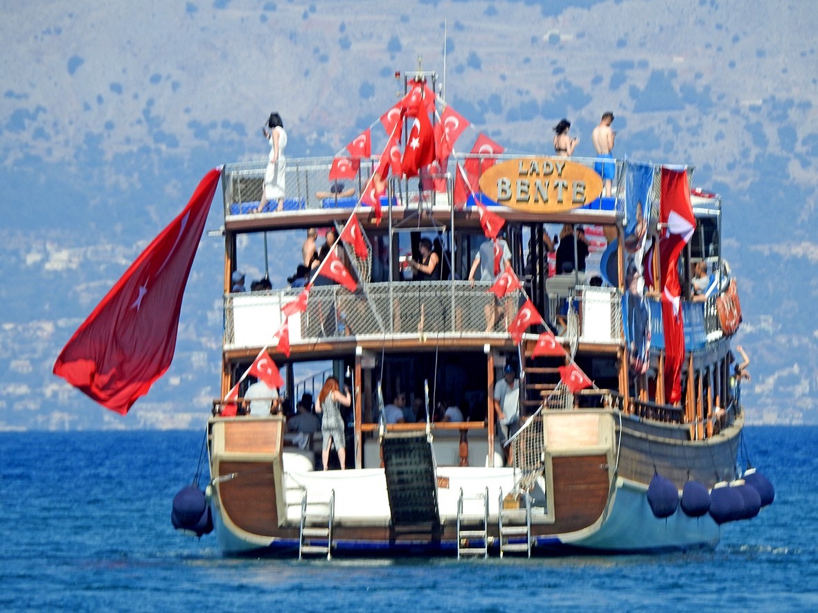 30 Ağustos Zafer Bayramı nedeniyle Çeşme’de coşkulu kutlama
