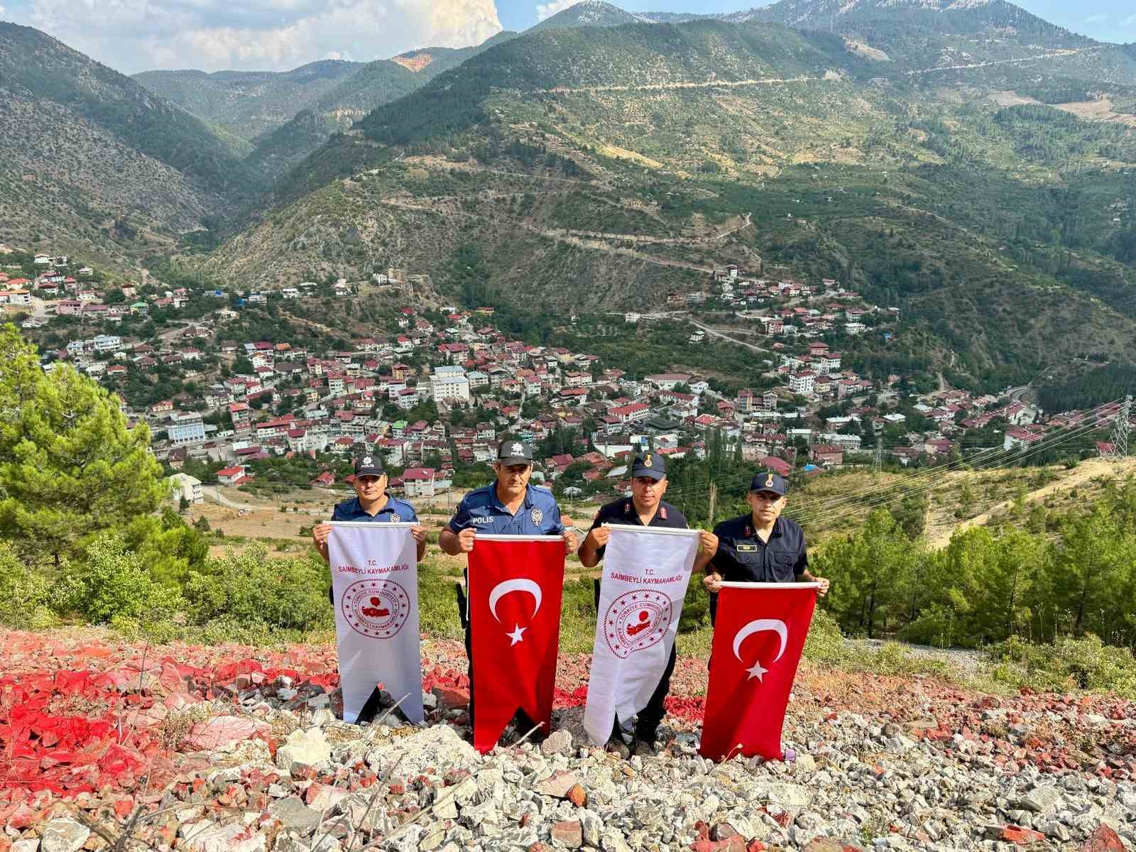 Saimbeyli’de ki dev Türk Bayrağı yeniden ihtişamına kavuştu
