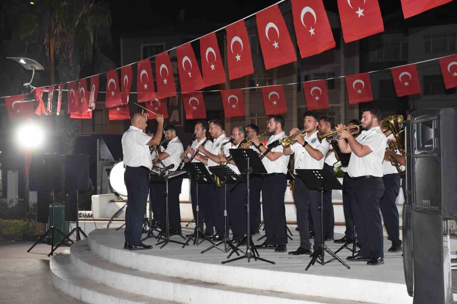 Kent Orkestrası Erenler’de vatandaşla buluştu
