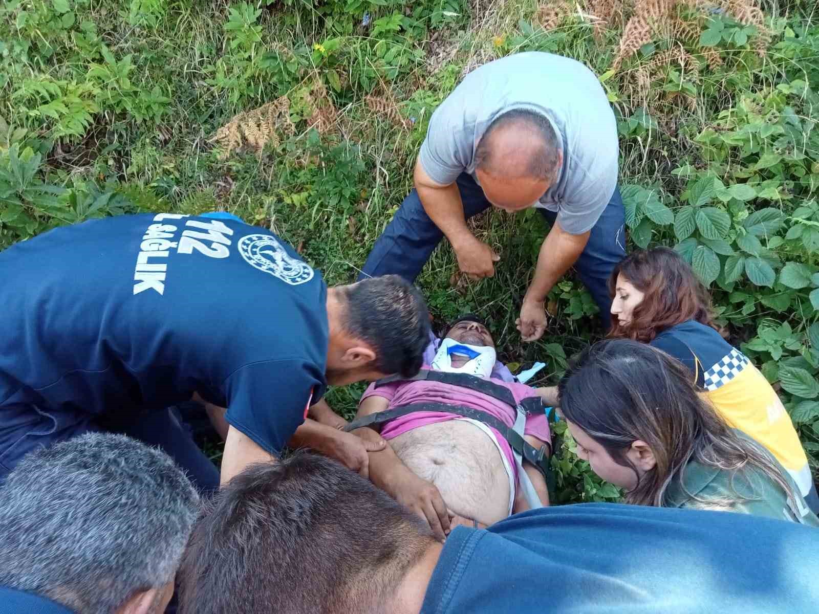 Uçuruma yuvarlanan kamyon hurdaya döndü: 1 yaralı
