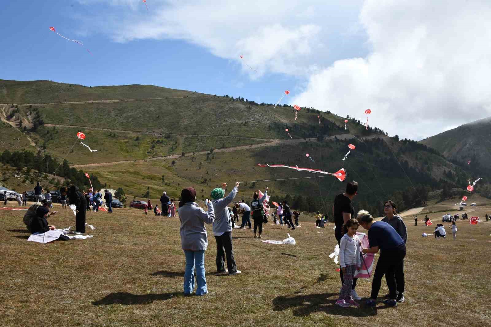 Gümüşhane’de Zafer Bayramı’na özel uçurtma şenliği düzenlendi
