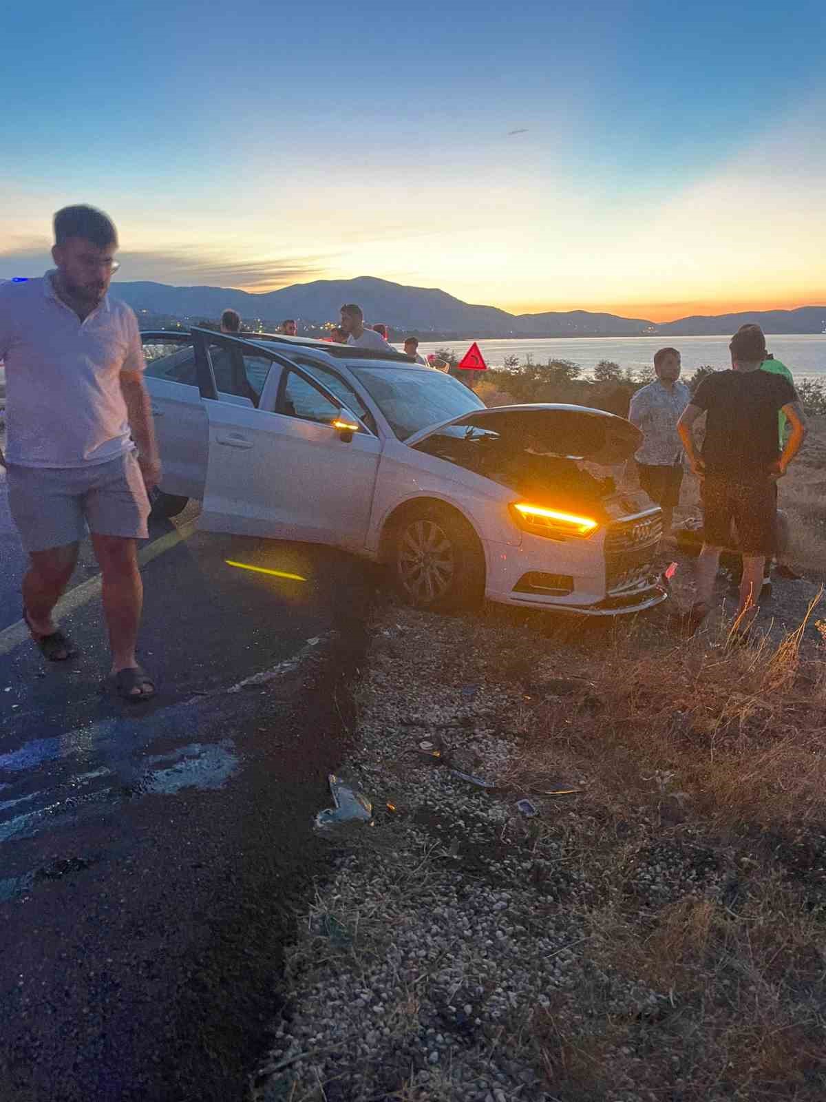 Elazığ’da otomobiller çarpıştı: 8 yaralı
