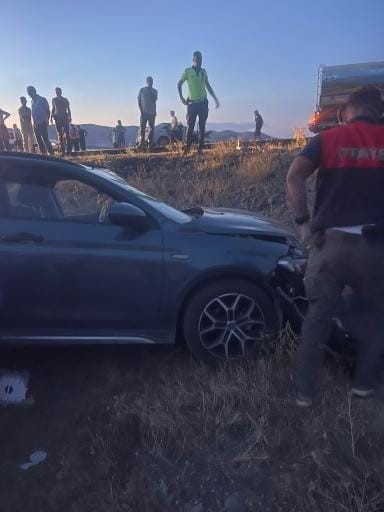 Elazığ’da otomobiller çarpıştı: 8 yaralı
