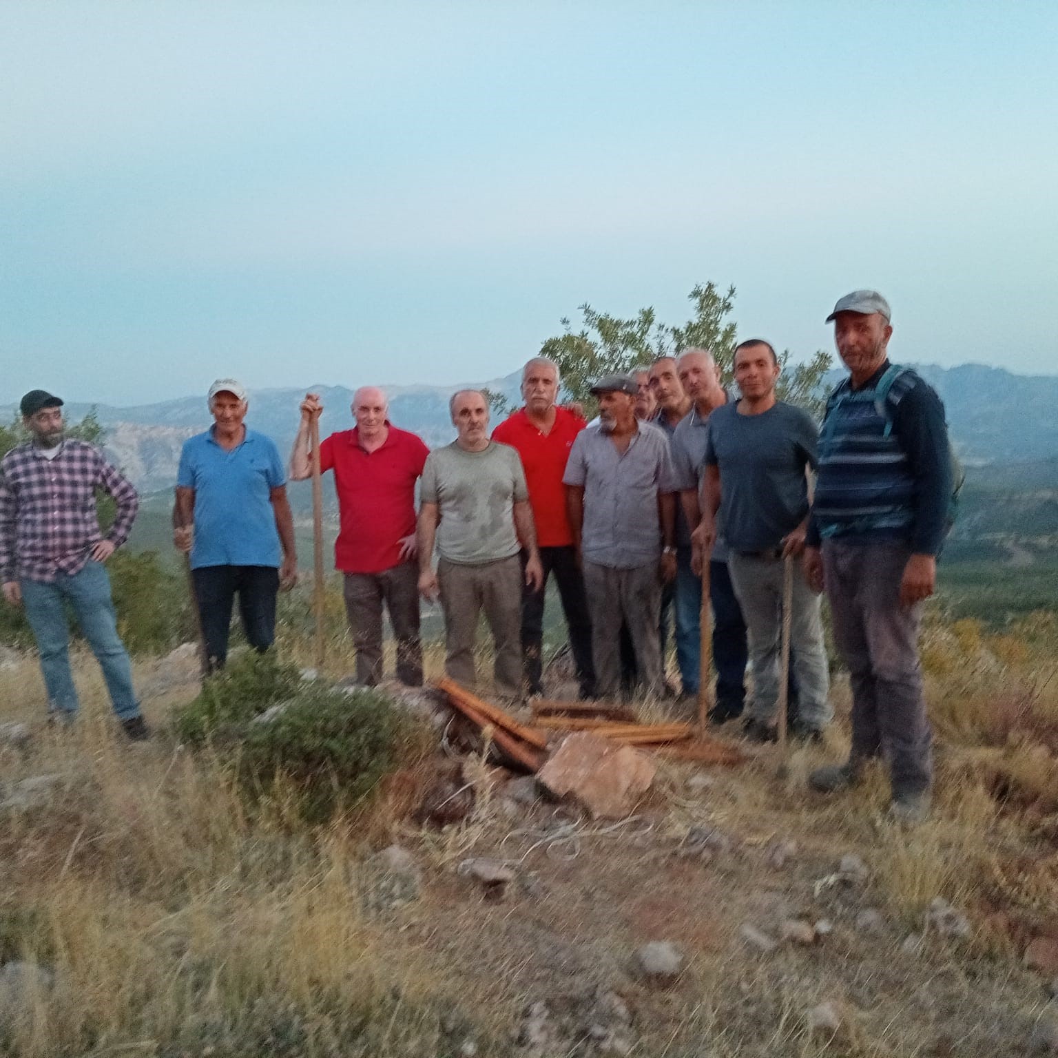 Tunceli’de mezarlıkta başlayan yangın ormana sıçradı
