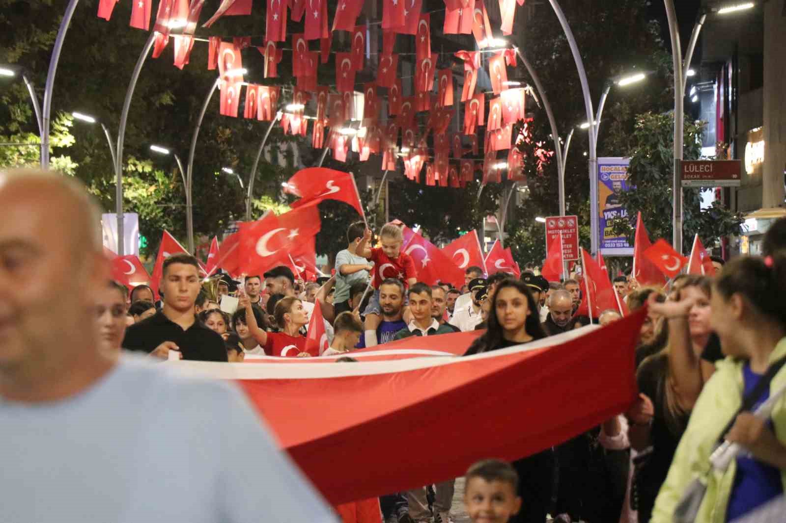 Sakarya, Zafer Bayramı’nın 102’nci yılında tek yürek oldu
