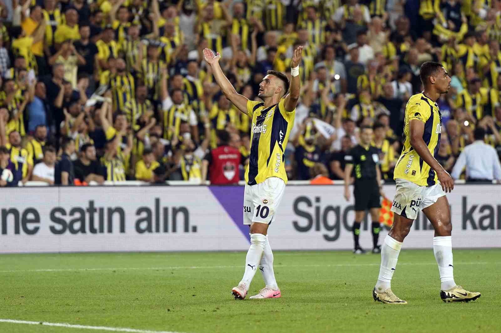 Trendyol Süper Lig: Fenerbahçe: 1 - Alanyaspor: 0 (İlk yarı)
