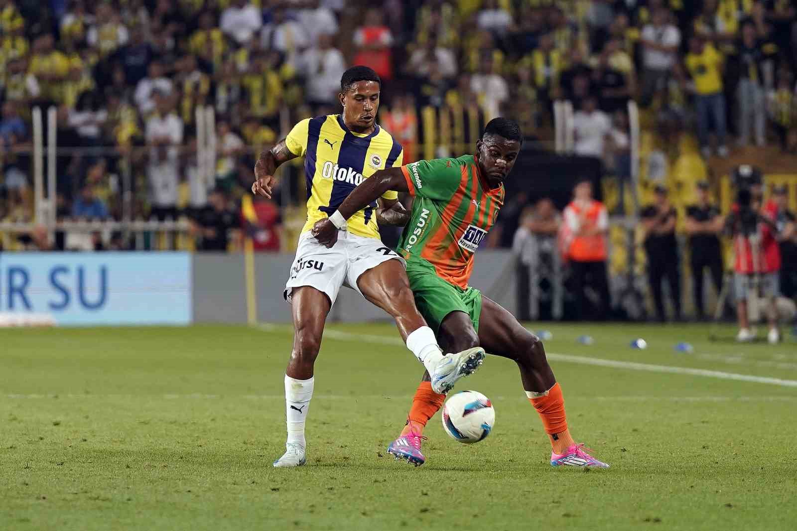 Trendyol Süper Lig: Fenerbahçe: 1 - Alanyaspor: 0 (İlk yarı)
