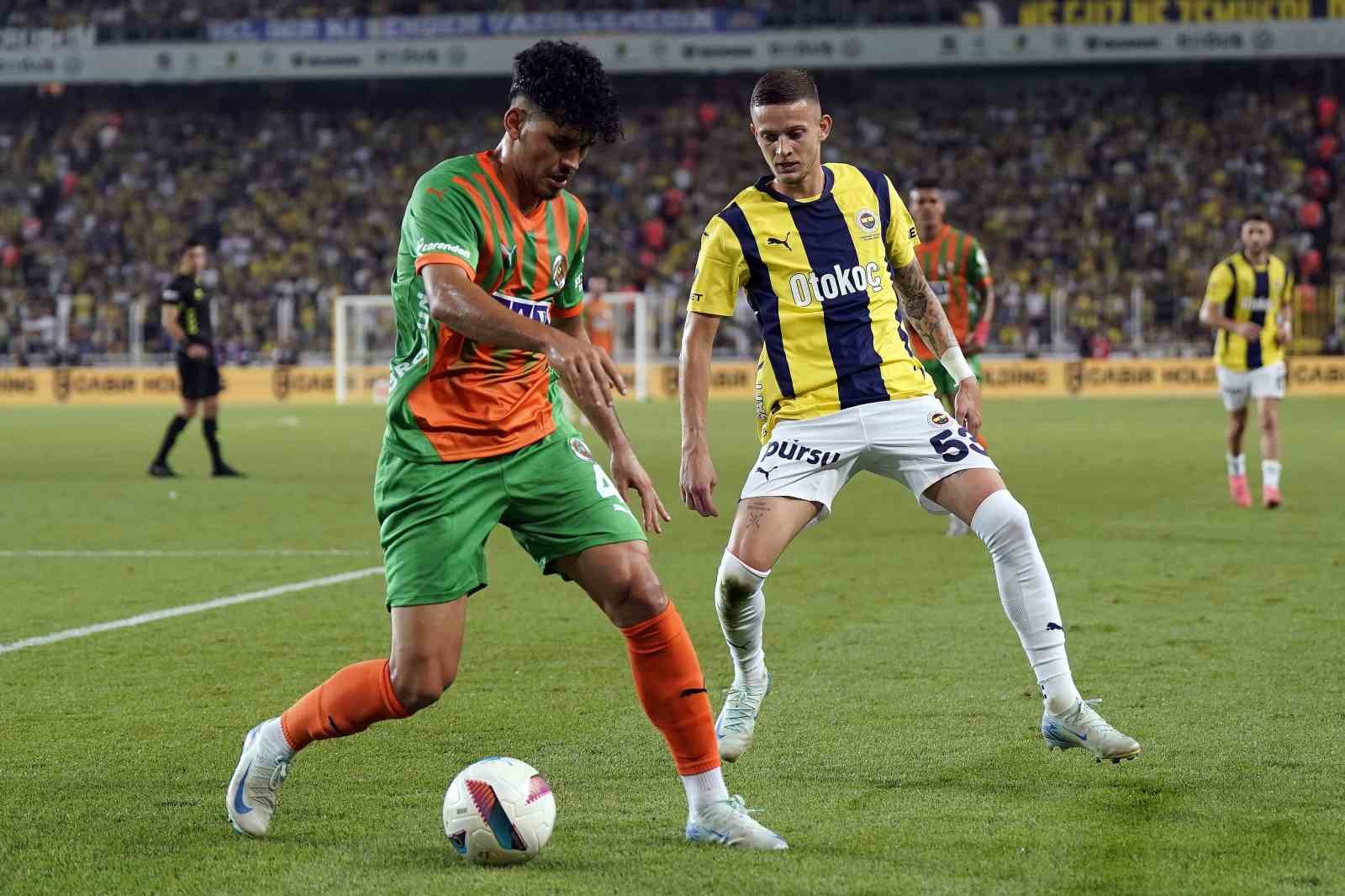 Trendyol Süper Lig: Fenerbahçe: 1 - Alanyaspor: 0 (İlk yarı)
