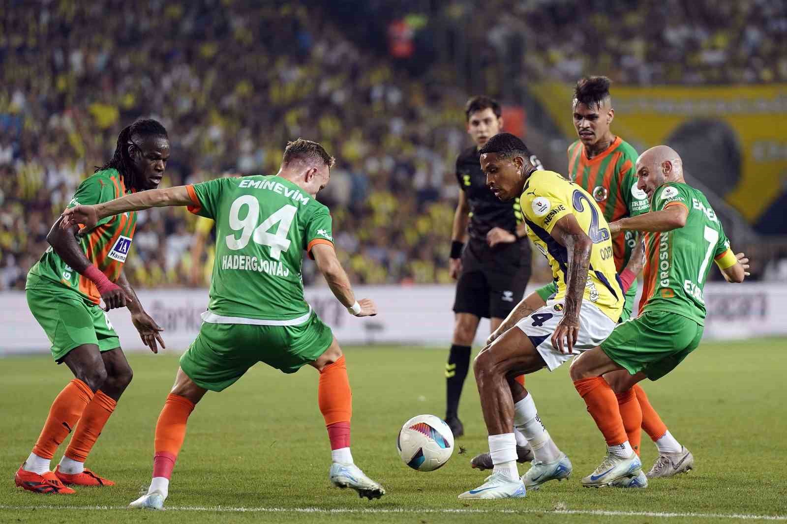 Trendyol Süper Lig: Fenerbahçe: 1 - Alanyaspor: 0 (İlk yarı)
