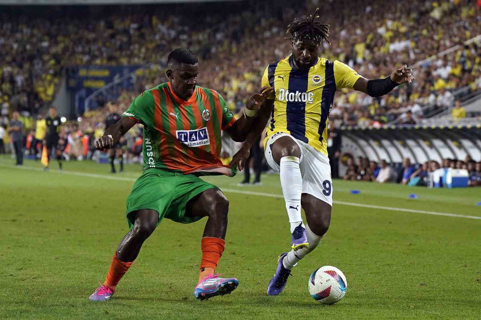 Trendyol Süper Lig: Fenerbahçe: 1 - Alanyaspor: 0 (İlk yarı)
