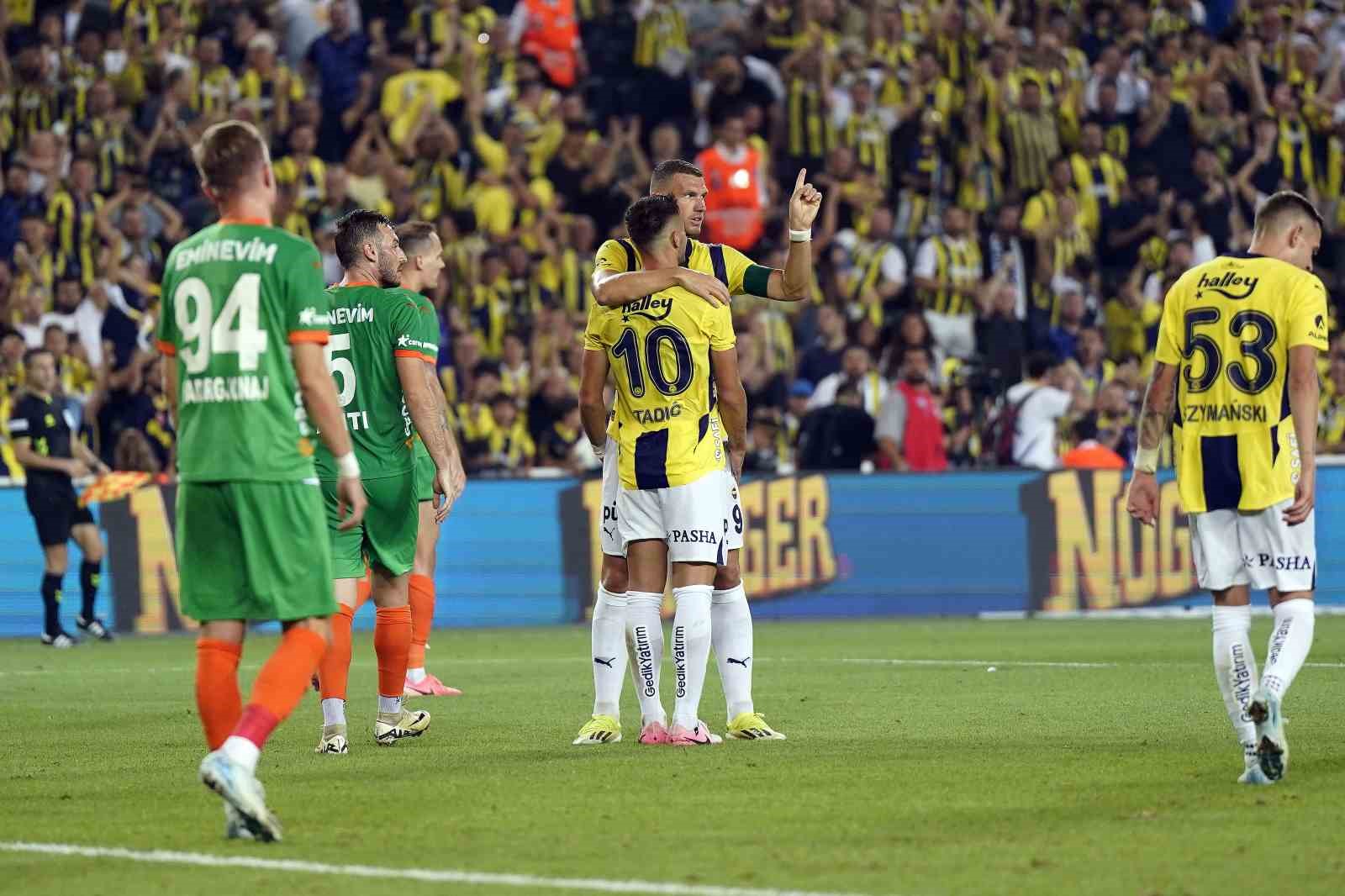 Trendyol Süper Lig: Fenerbahçe: 1 - Alanyaspor: 0 (İlk yarı)
