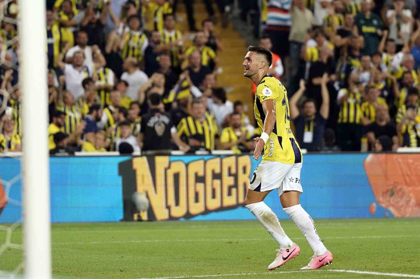 Trendyol Süper Lig: Fenerbahçe: 1 - Alanyaspor: 0 (İlk yarı)
