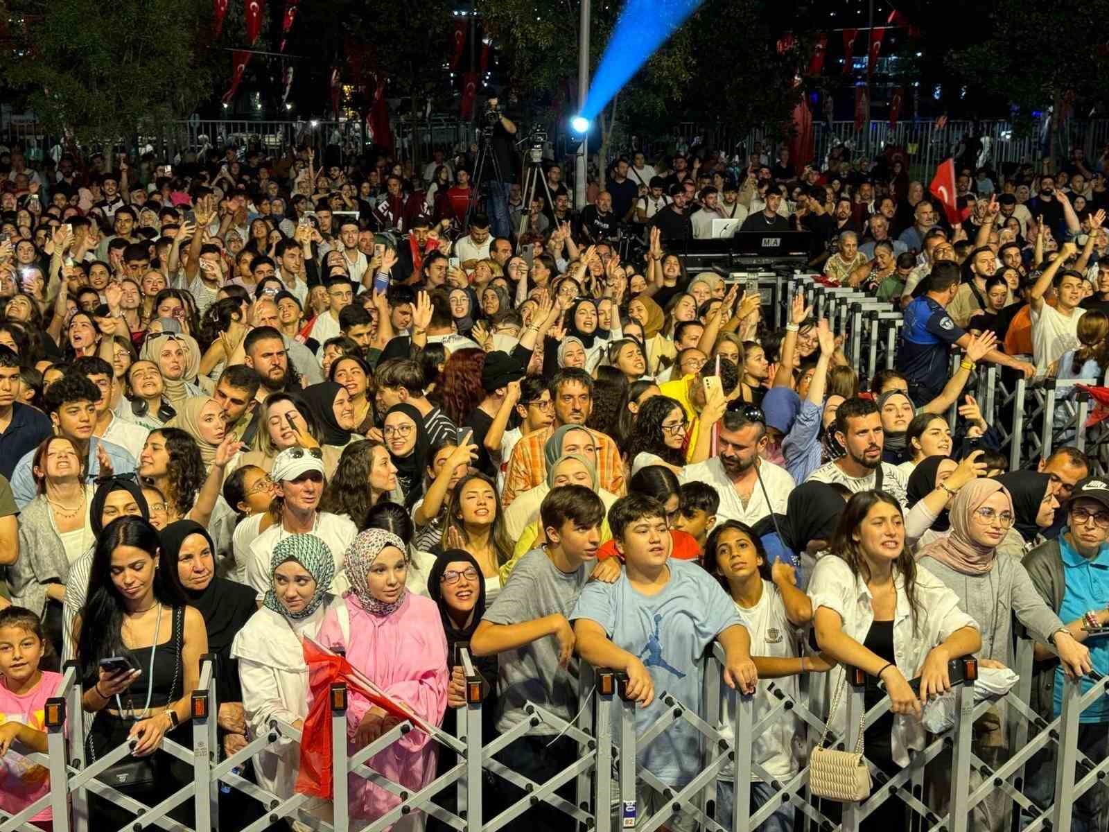 Beyoğlu’nda 30 Ağustos Zafer Bayramı konserle kutlandı
