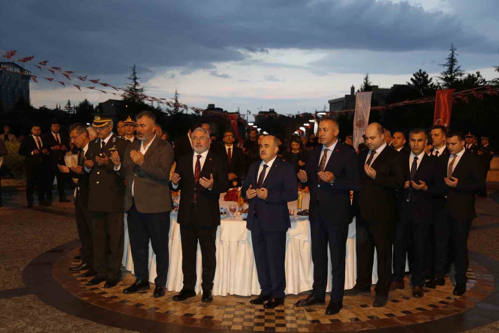 Vali Dağlı, “30 Ağustos sadece askeri bir başarı değil, aynı zamanda milletimizin hürriyet aşkının bir zaferidir”
