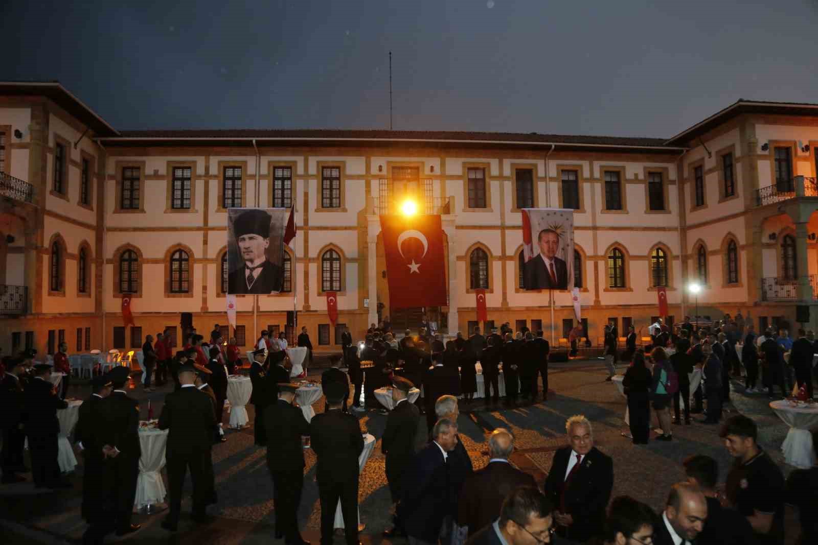 Vali Dağlı, “30 Ağustos sadece askeri bir başarı değil, aynı zamanda milletimizin hürriyet aşkının bir zaferidir”
