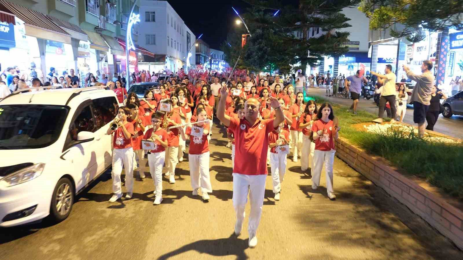 Kemer’de Zafer Bayramı coşkusu
