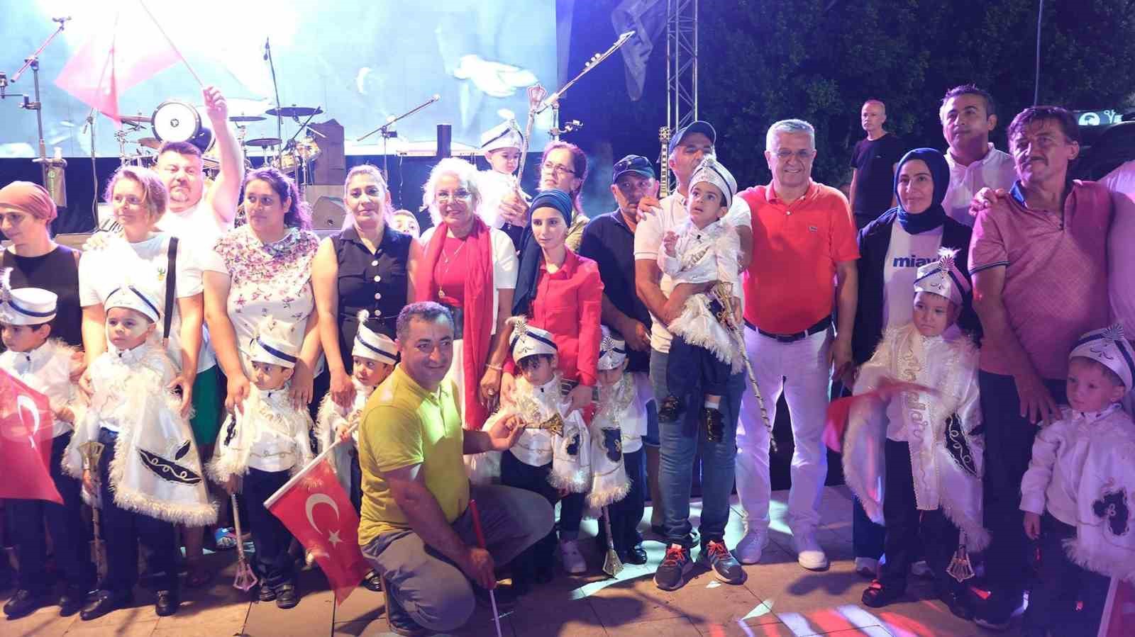 Kemer’de Zafer Bayramı coşkusu
