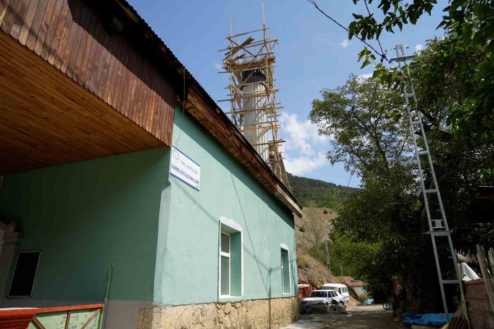 Gümüşhane’de yarım kalan cami inşaatı nedeniyle tarihi kilisede namaz kılan köy halkı destek bekliyor
