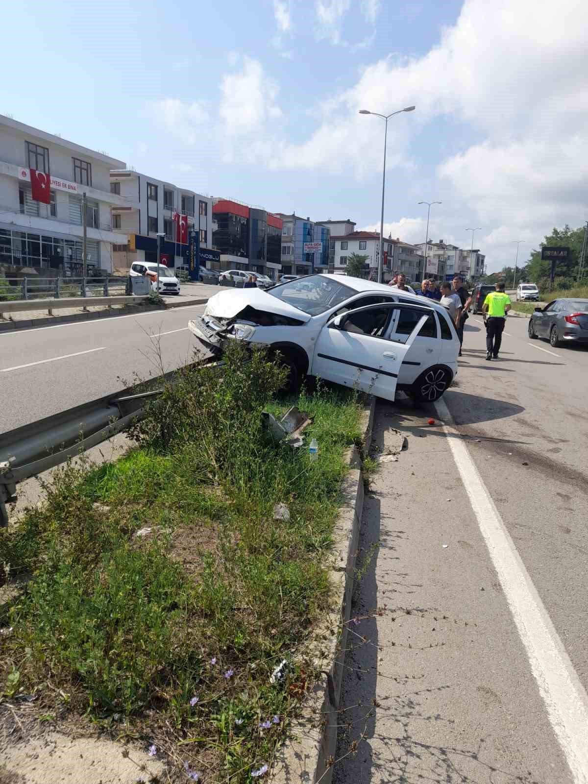 Sinop’ta otomobil refüje çıktı: 1 yaralı
