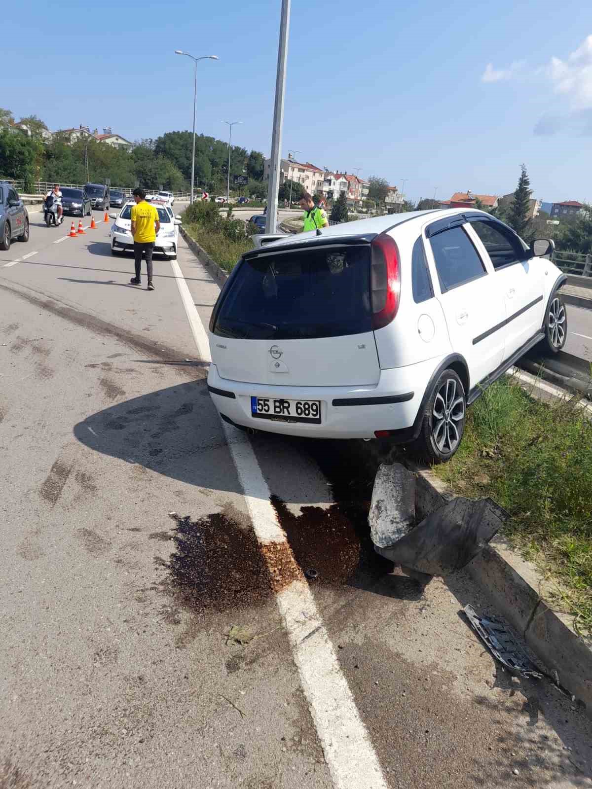 Sinop’ta otomobil refüje çıktı: 1 yaralı
