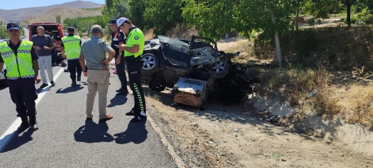 Devrilen otomobilde bulunan 3 kişi öldü, 1 ağır yaralı
