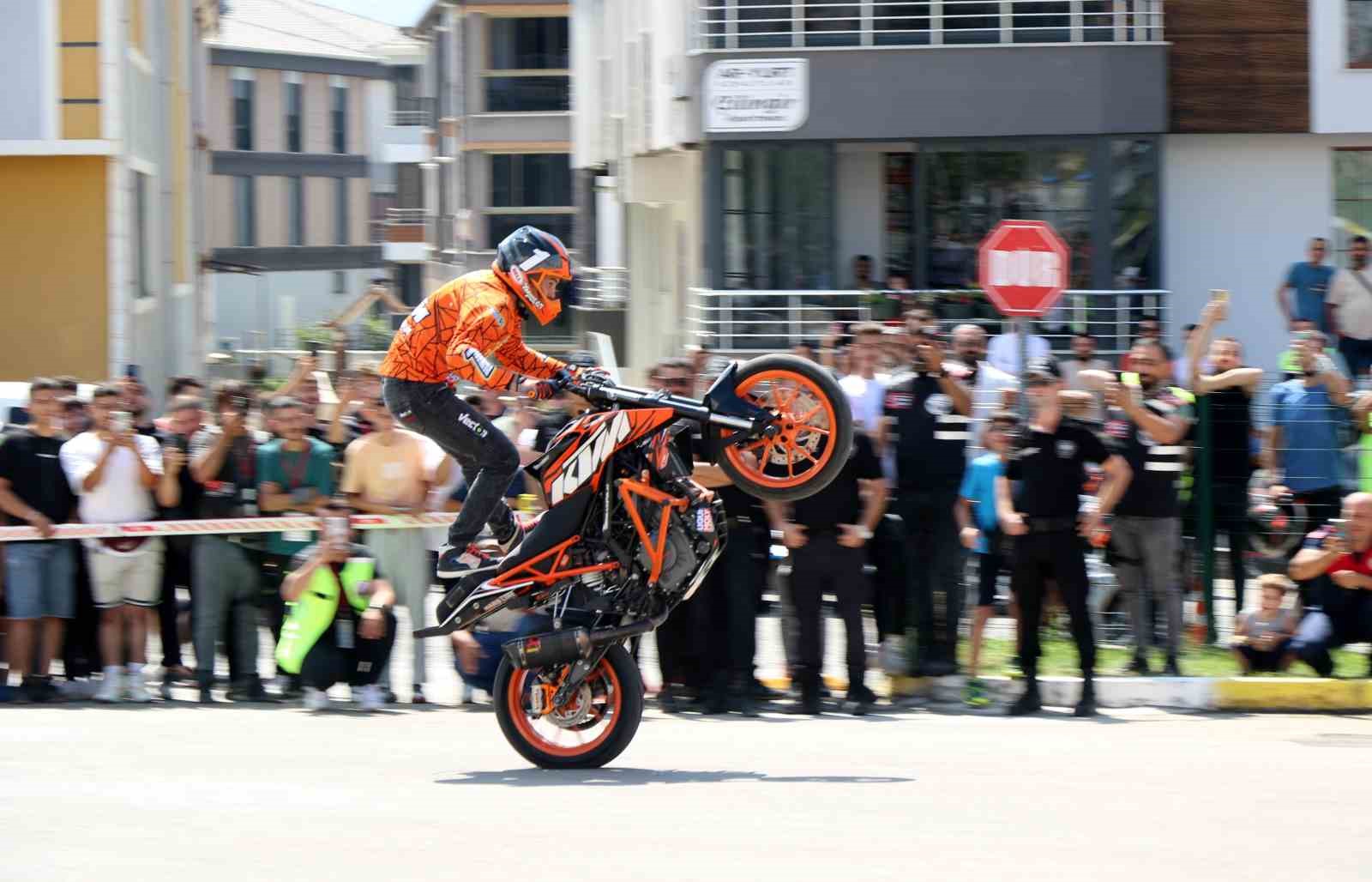 Erzincan’da motosiklet şov hayran bıraktı
