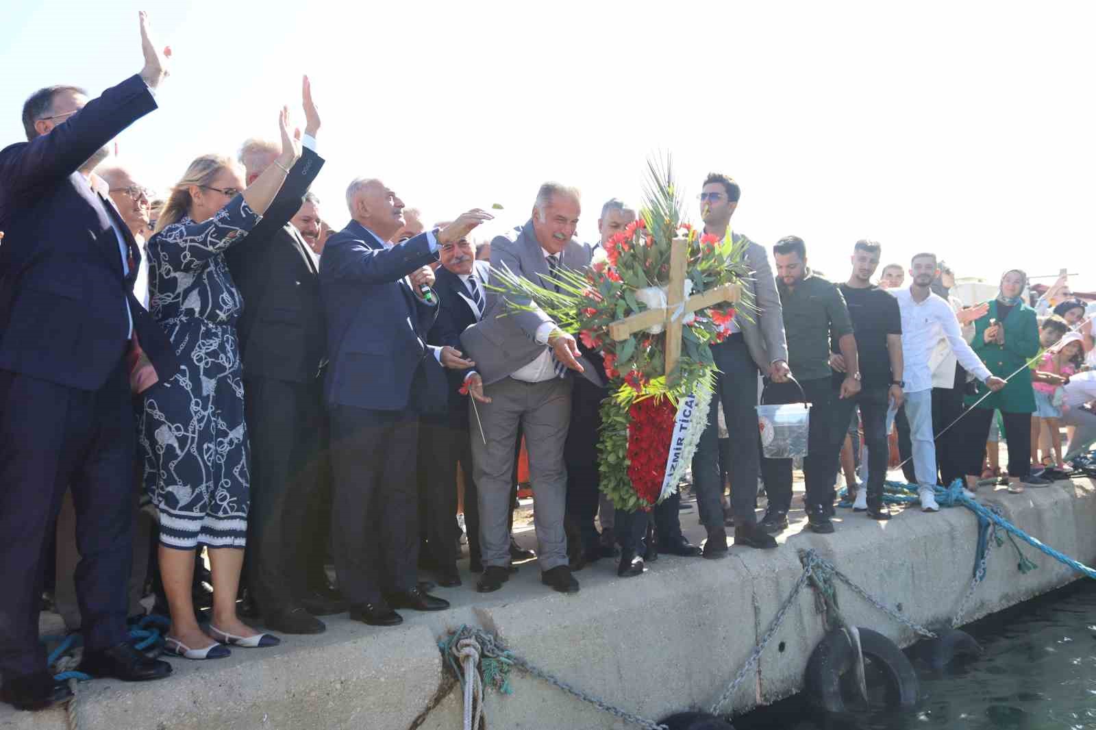 İzmir’de balıkçılar ’Vira Bismillah’ dedi
