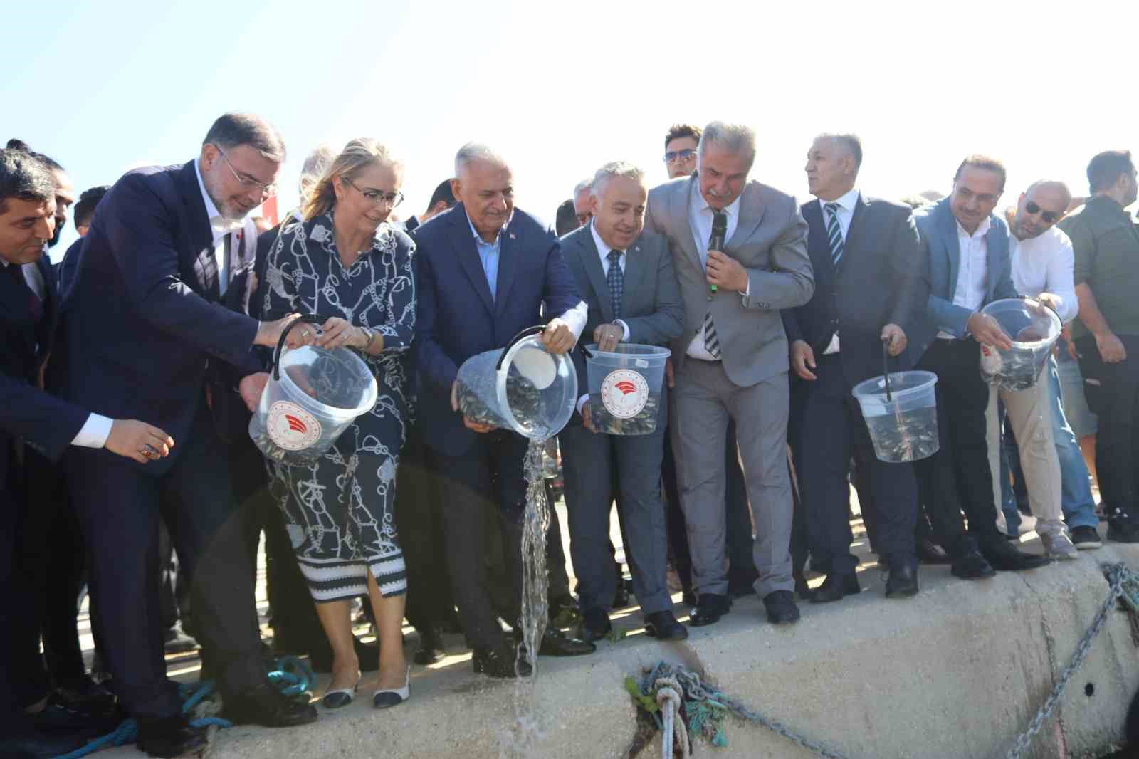 İzmir’de balıkçılar ’Vira Bismillah’ dedi
