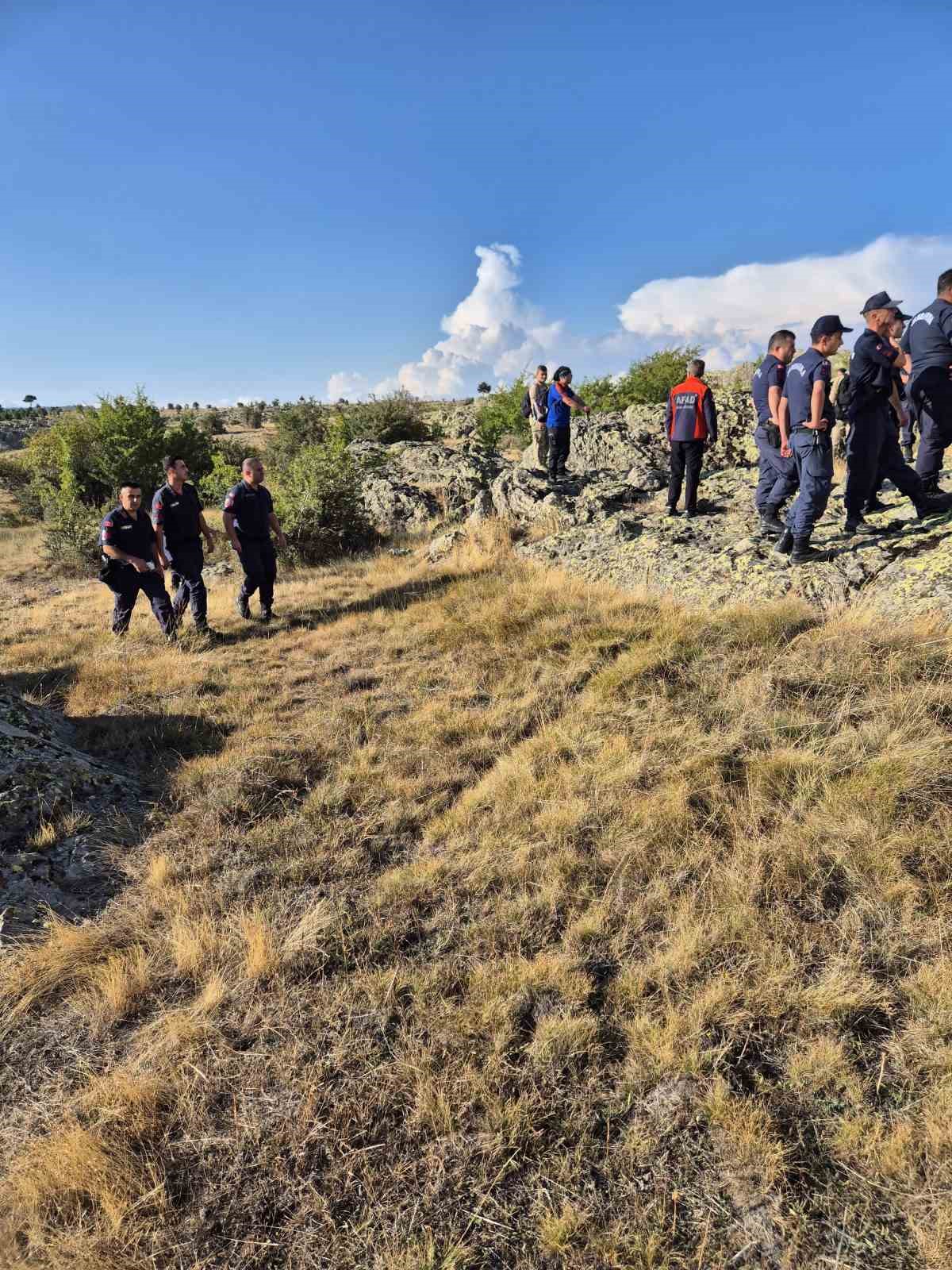 Yabancı uyruklu şahıs ormanda ölü bulundu
