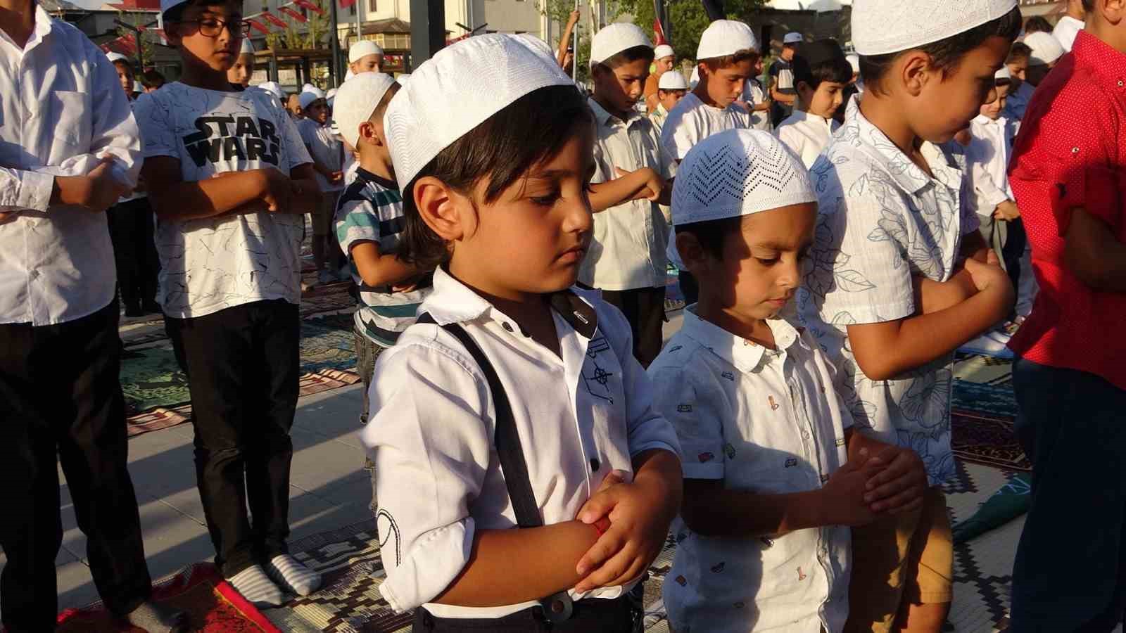 Van’da ‘Hayat Namazla Güzeldir’ etkinliği
