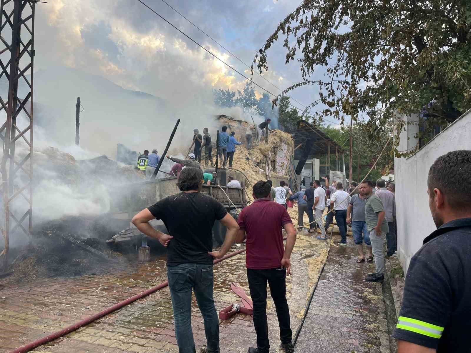 Tortum’da yangın paniği: 2 ev, 1 samanlık, 1 ahır küle döndü
