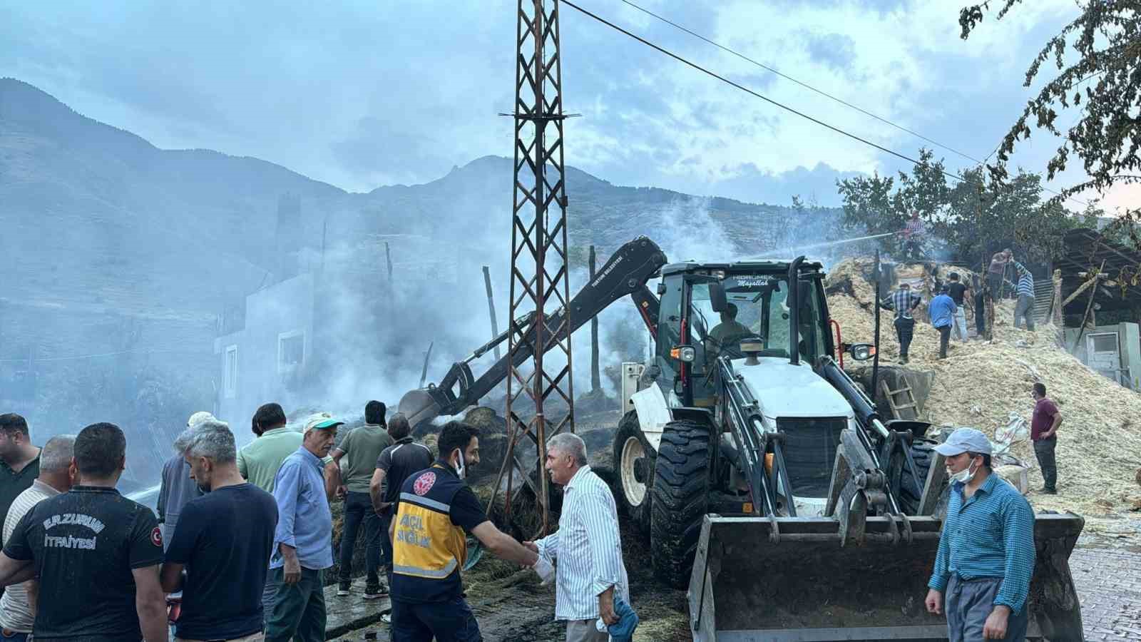 Tortum’da yangın paniği: 2 ev, 1 samanlık, 1 ahır küle döndü
