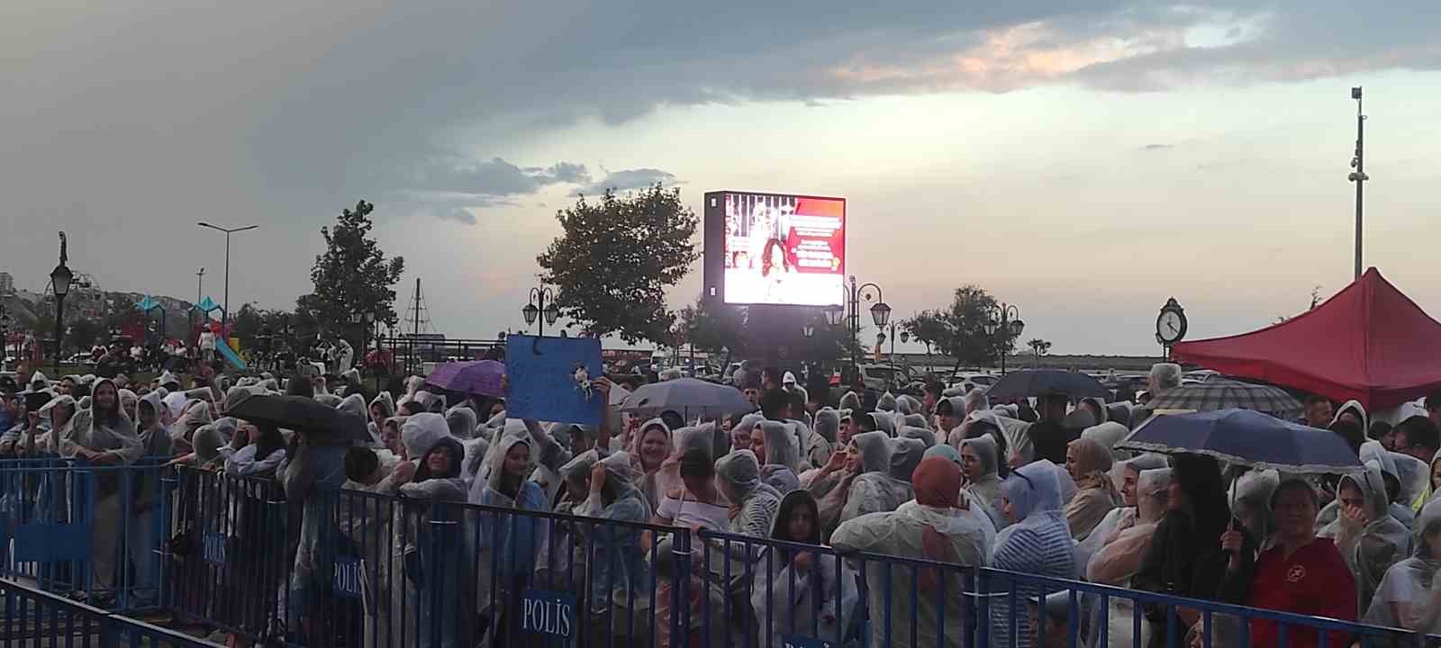 Tekirdağ’da sağanak yağış etkili oldu
