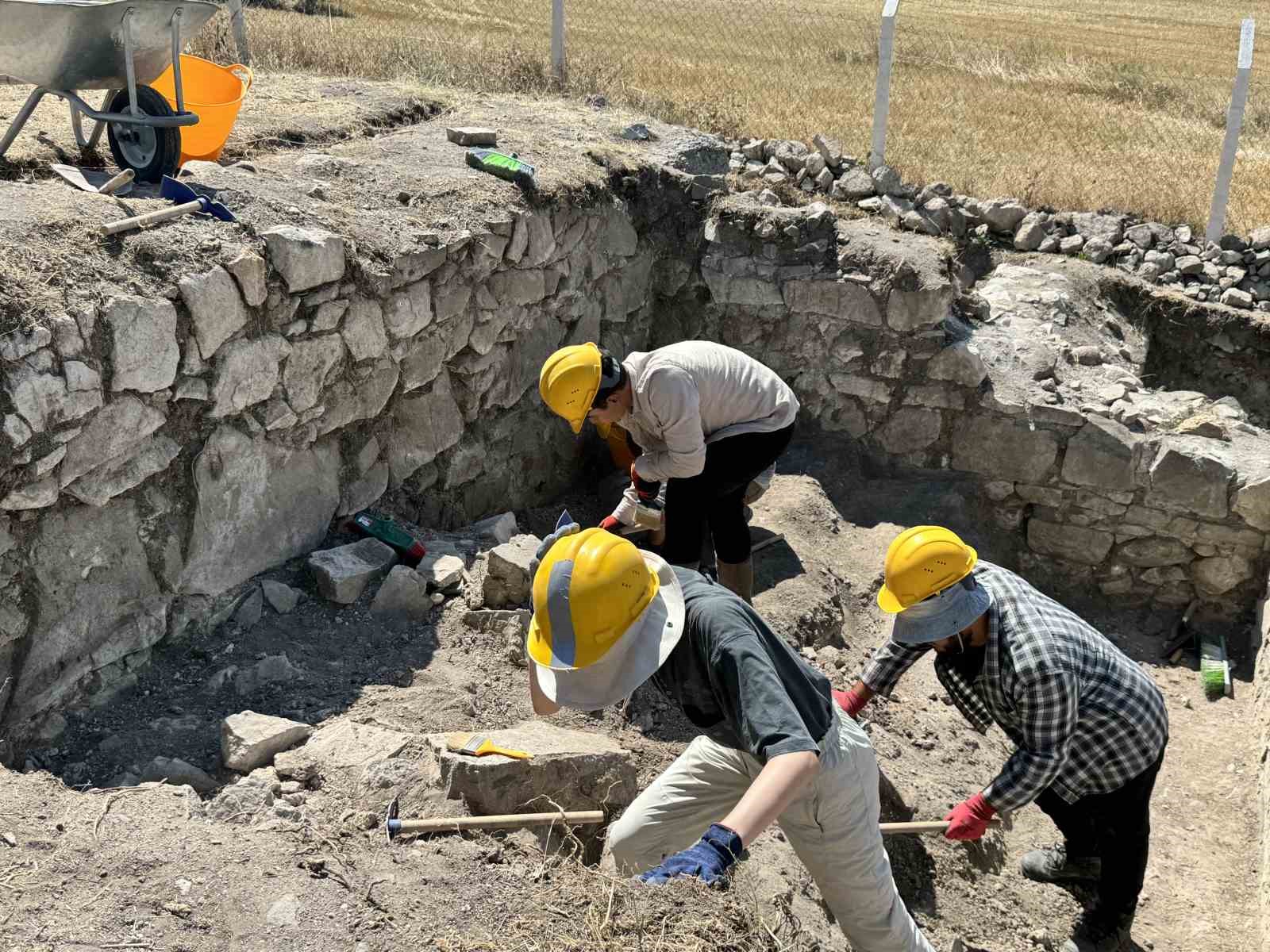 Kalehisarda 800 yıllık kandil bulundu
