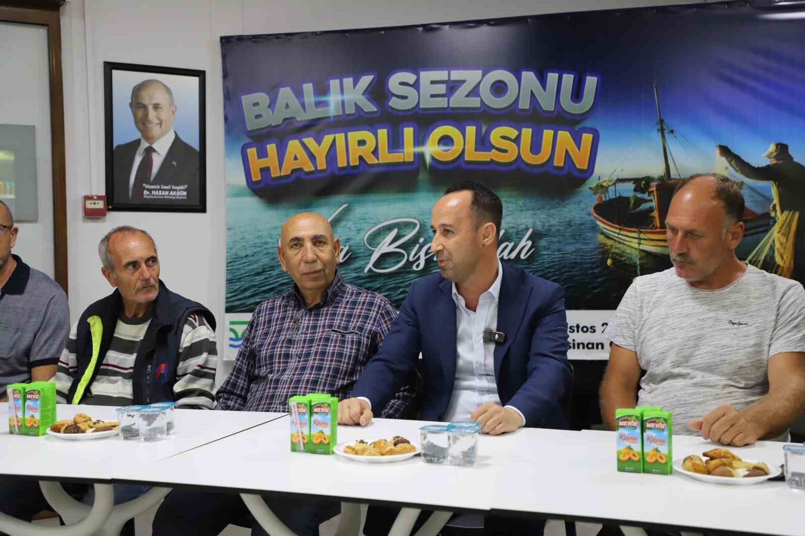 Büyükçekmeceli balıkçılar yeni av sezonu için denize açıldı
