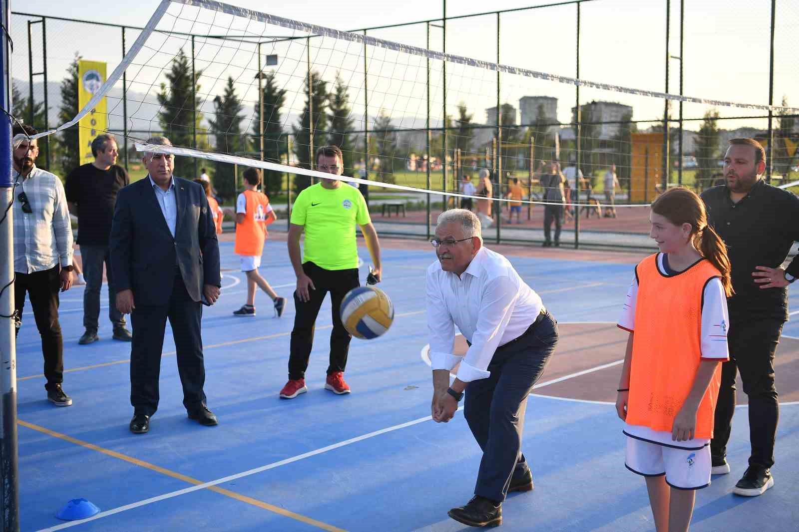 Spor okulları mezunlarını verdi
