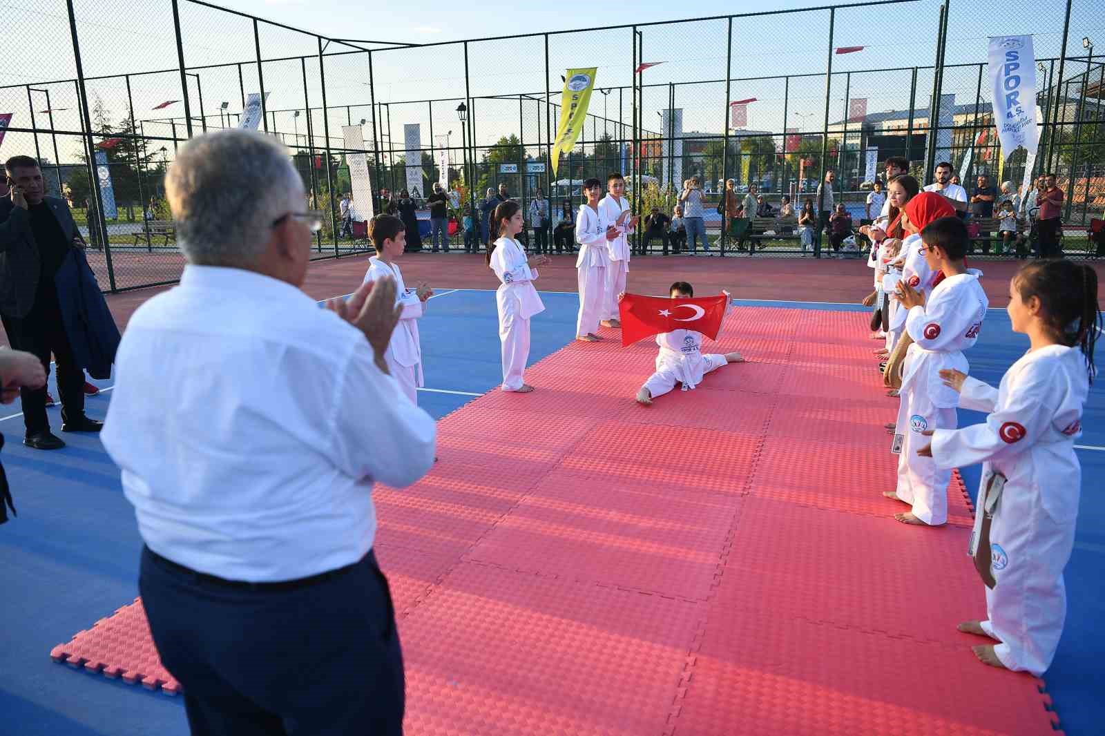 Spor okulları mezunlarını verdi
