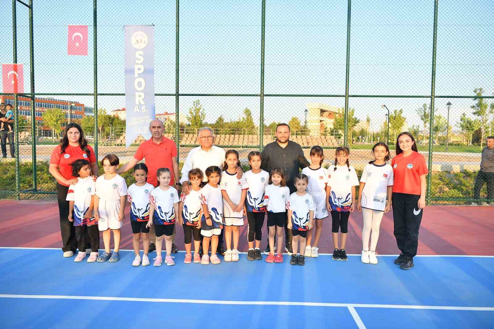 Spor okulları mezunlarını verdi
