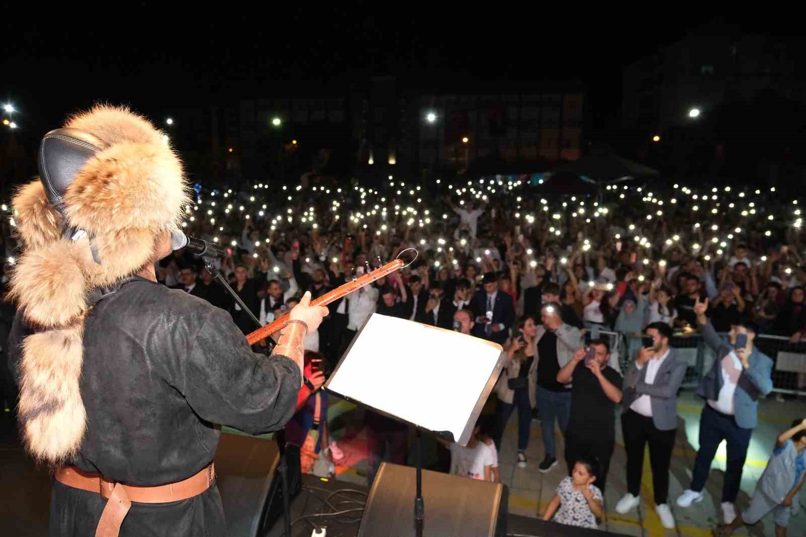 Ülkü Ocakları’ndan Ali Kınık konseri
