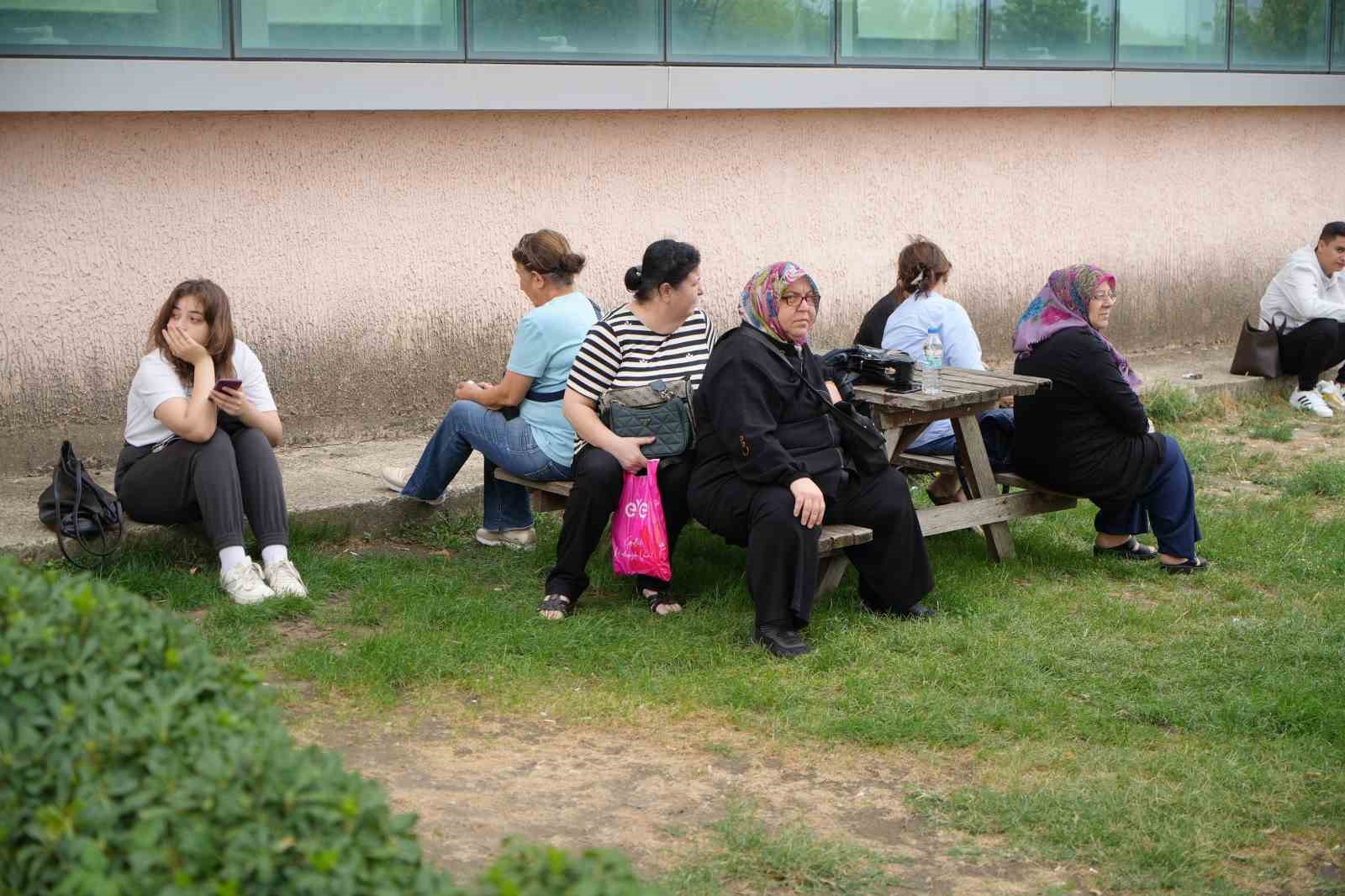 Edirne’de KPSS’ye geç kalan adaylar içeri alınmadı
