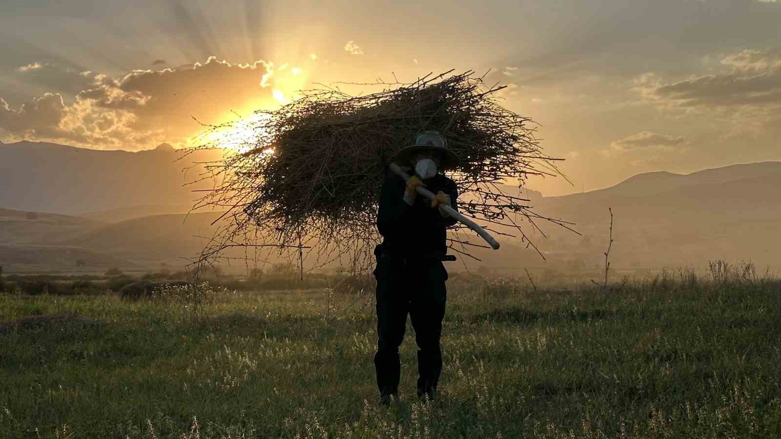 Yüksekova’da çiftçilerin kış hazırlığı başladı
